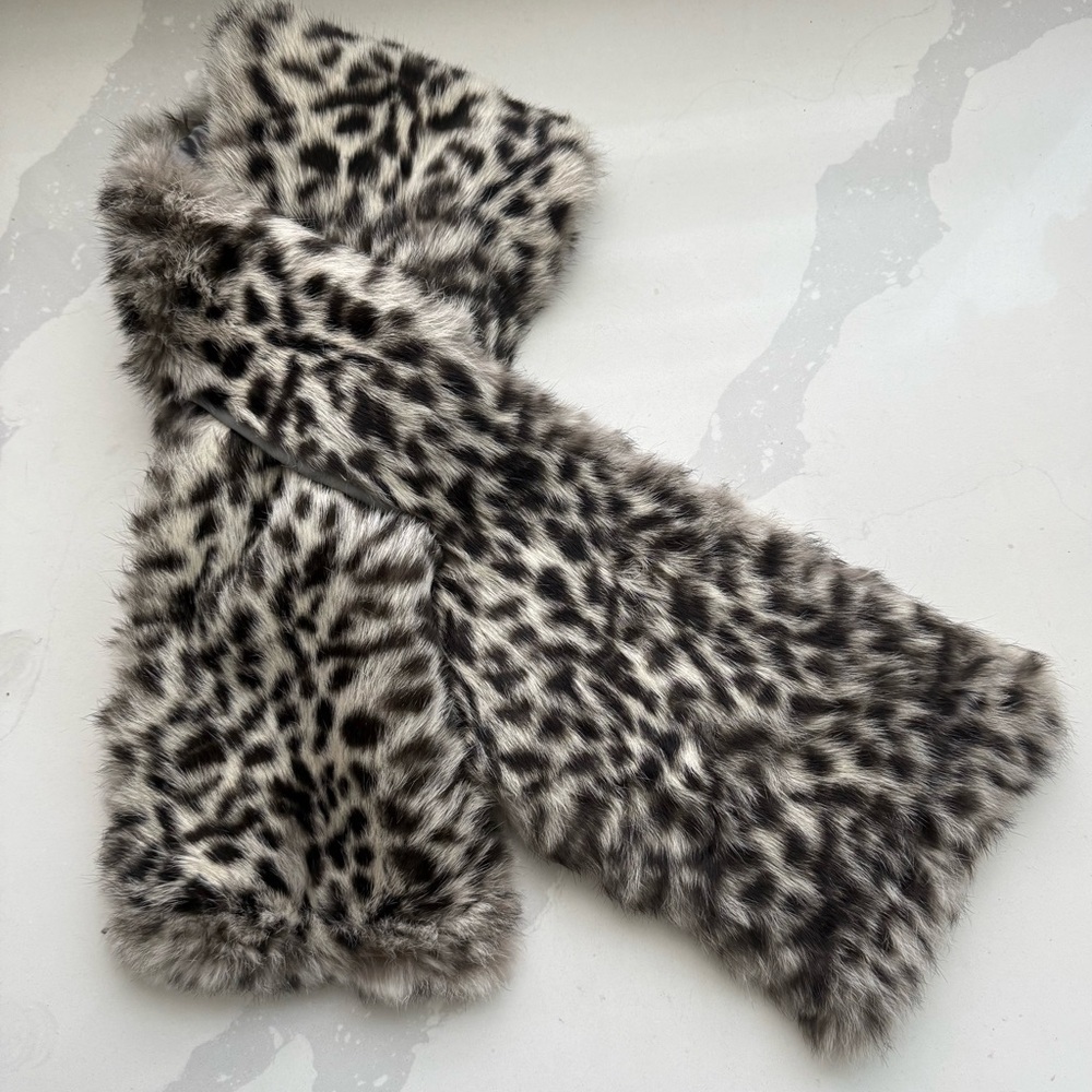 EUC bebe Leopard Print Rabit Fur with leather accent Scarf